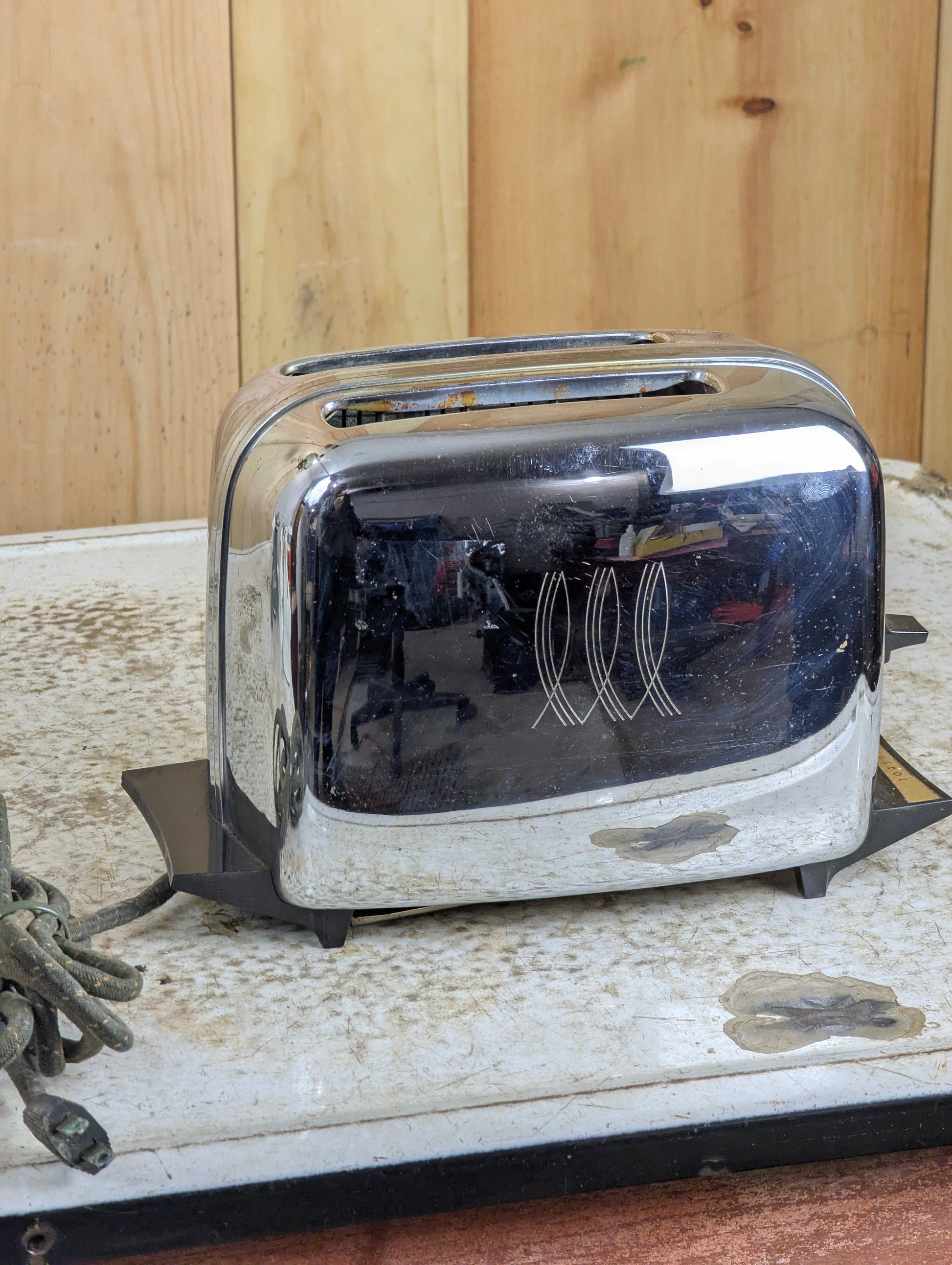 Vintage 1950s Toastmaster Toaster Model 1B24