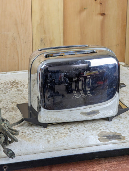 Vintage 1950s Toastmaster Toaster Model 1B24