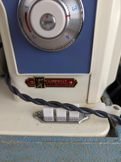 Vintage 1960s Imperial Model 5L5 Portable Sewing Machine - view 3