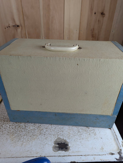 Vintage 1960s Imperial Model 5L5 Portable Sewing Machine - view 9