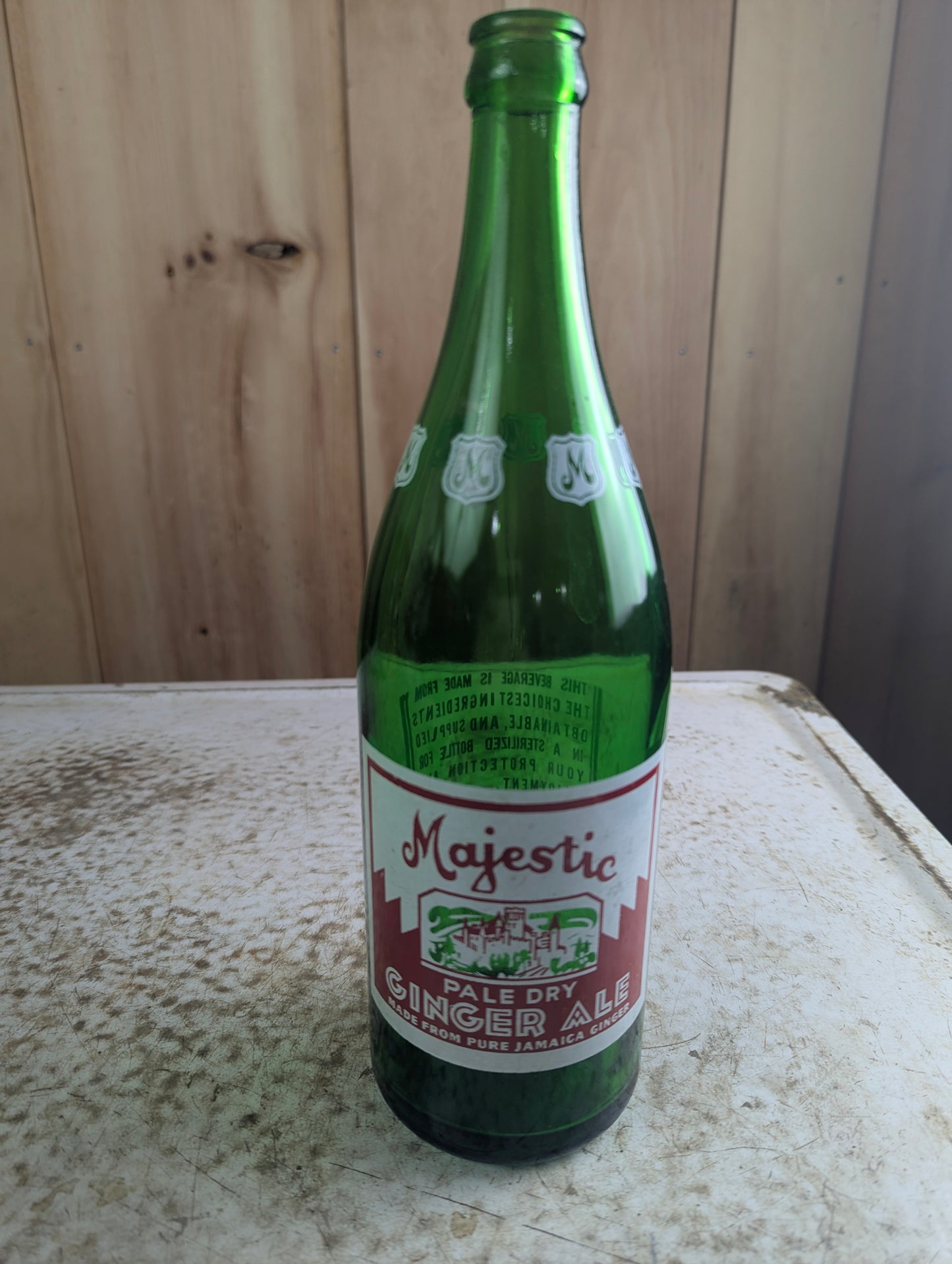 Vintage 30oz Majestic Pale Dry Ginger Ale Green Glass ACL Soda Bottle