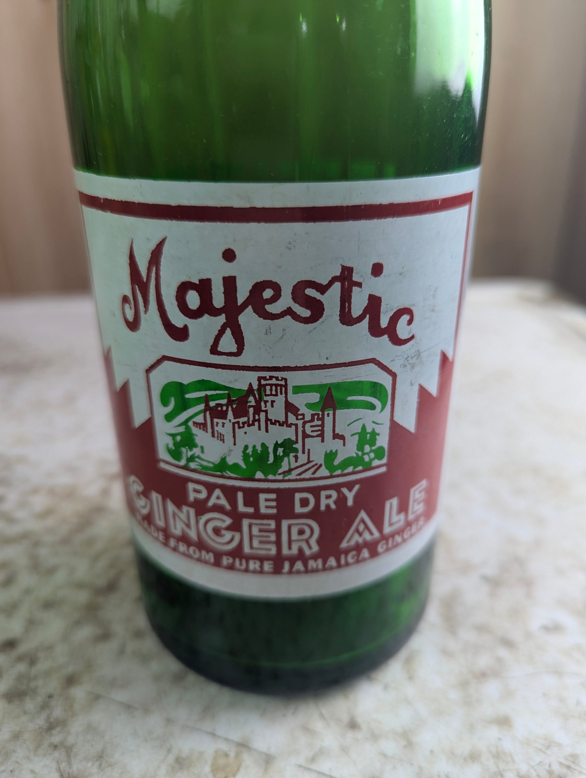 Vintage 30oz Majestic Pale Dry Ginger Ale Green Glass ACL Soda Bottle - view 2