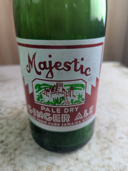 Vintage 30oz Majestic Pale Dry Ginger Ale Green Glass ACL Soda Bottle - view 2