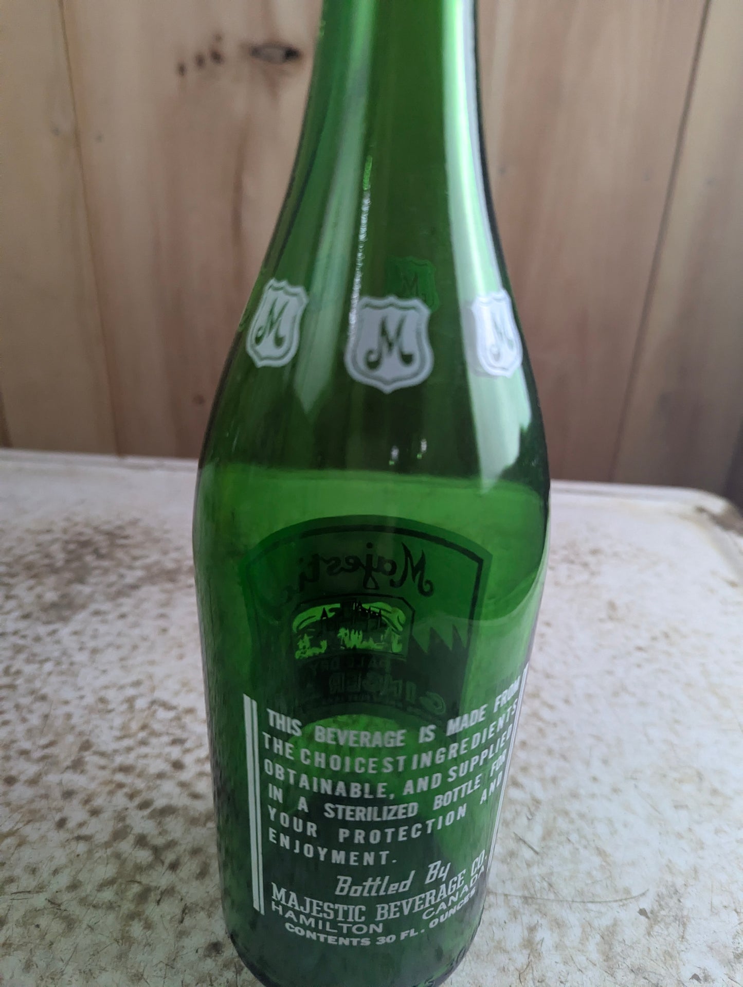 Vintage 30oz Majestic Pale Dry Ginger Ale Green Glass ACL Soda Bottle - view 5