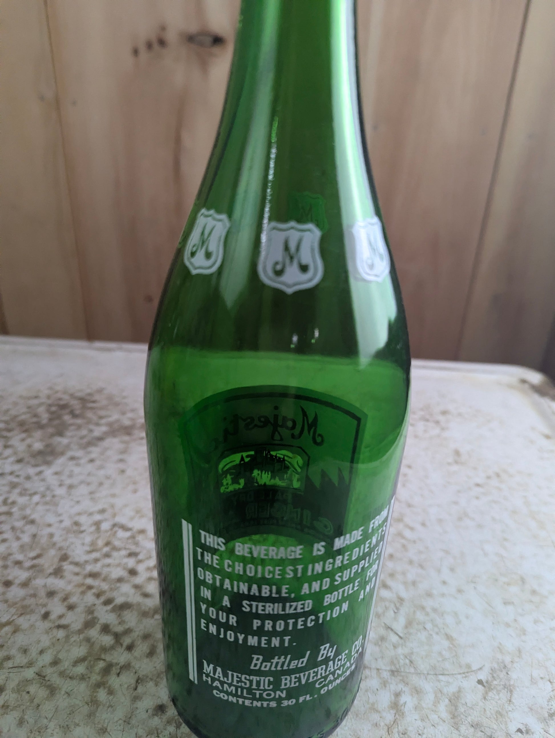 Vintage 30oz Majestic Pale Dry Ginger Ale Green Glass ACL Soda Bottle - view 5