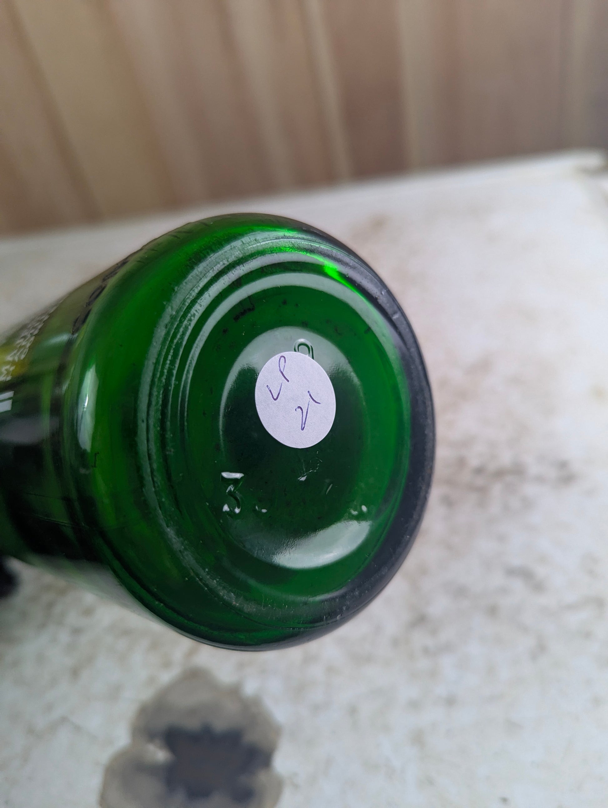 Vintage 30oz Majestic Pale Dry Ginger Ale Green Glass ACL Soda Bottle - view 6