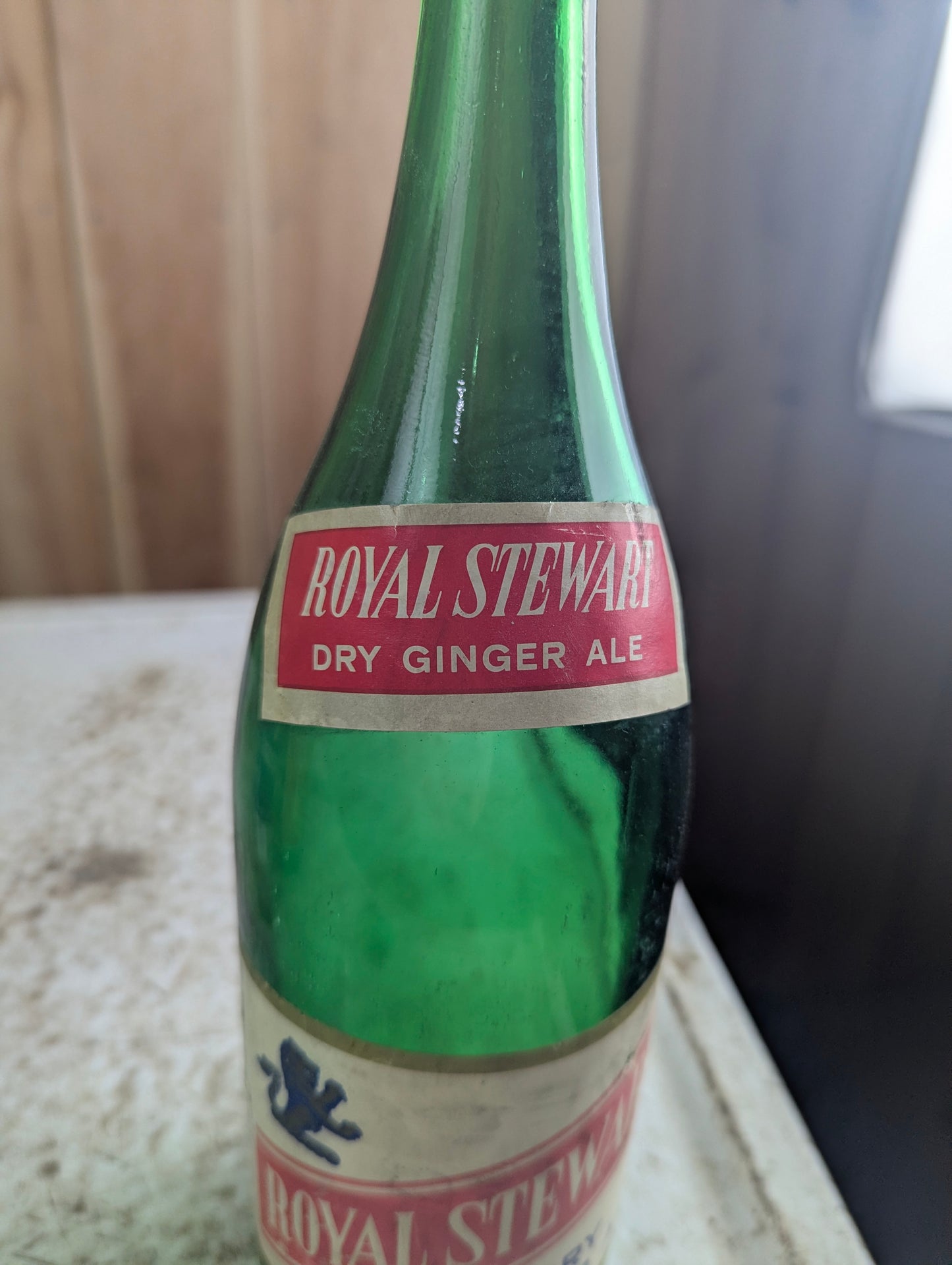 Vintage 30oz Royal Stewart Dry Ginger Ale Green Glass Paper Label Soda Bottle - view 2
