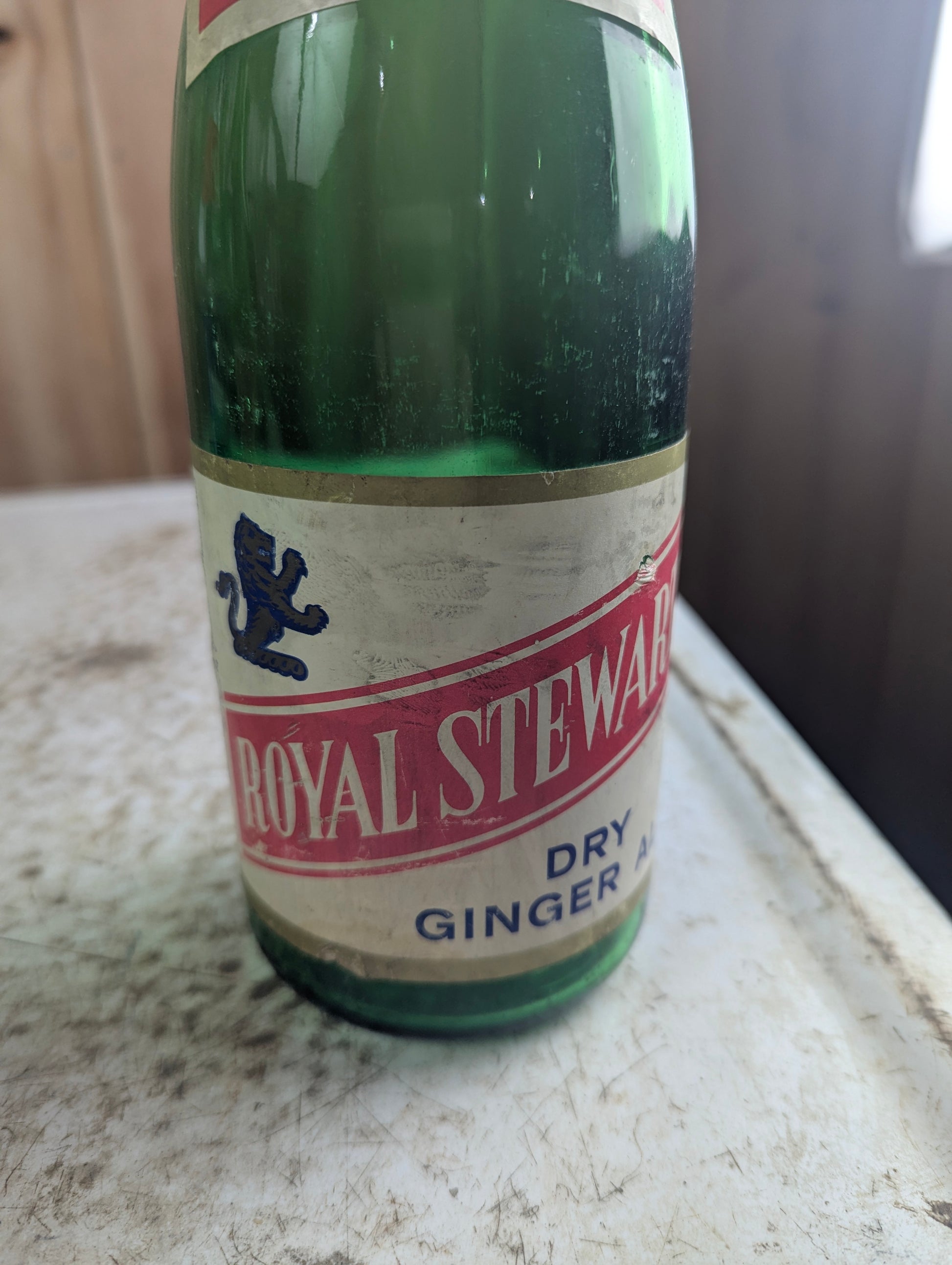 Vintage 30oz Royal Stewart Dry Ginger Ale Green Glass Paper Label Soda Bottle - view 3