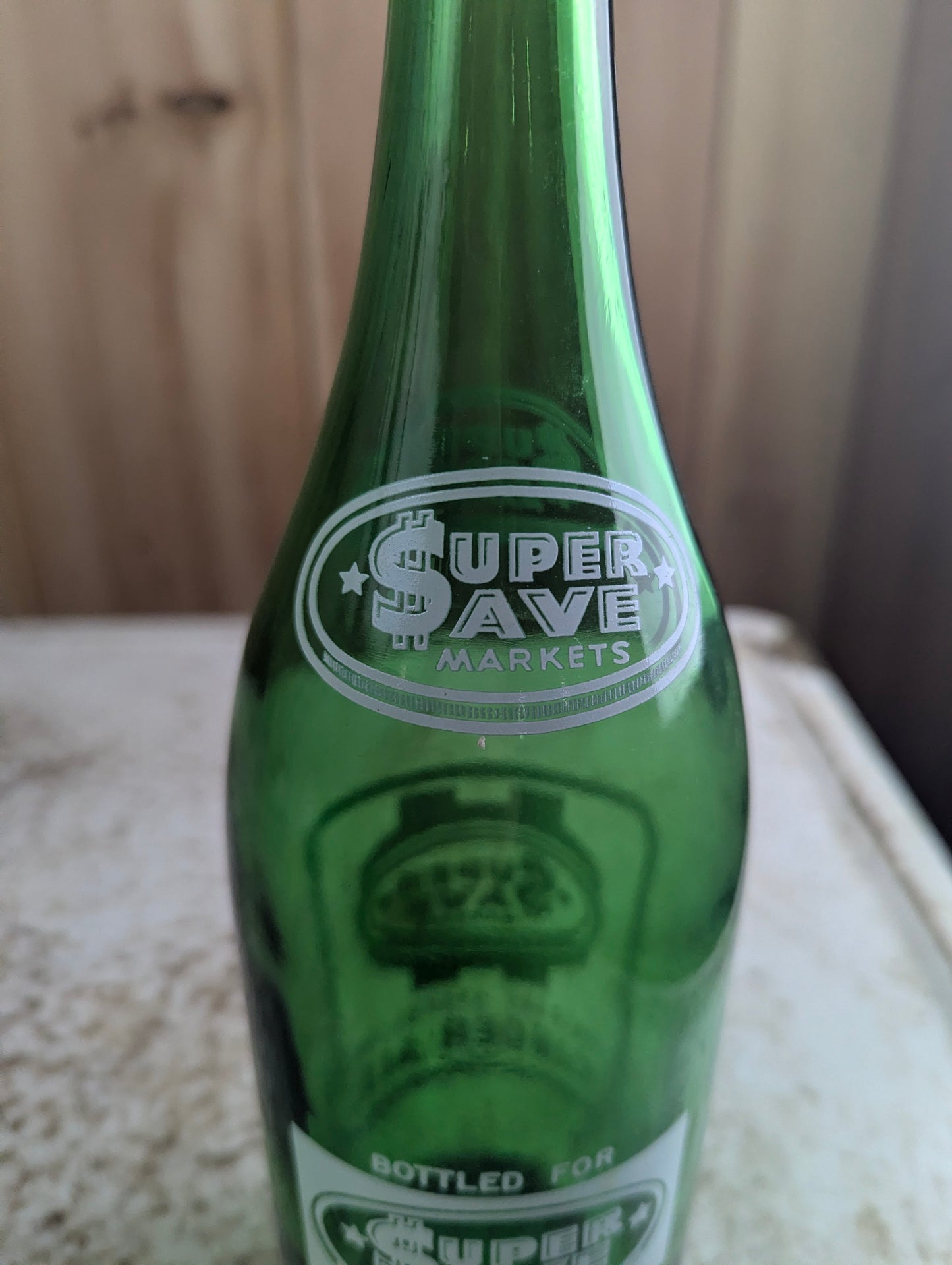 Vintage 30oz Super Save Ginger Ale Western Canada Green Glass ACL Soda Bottle - view 5