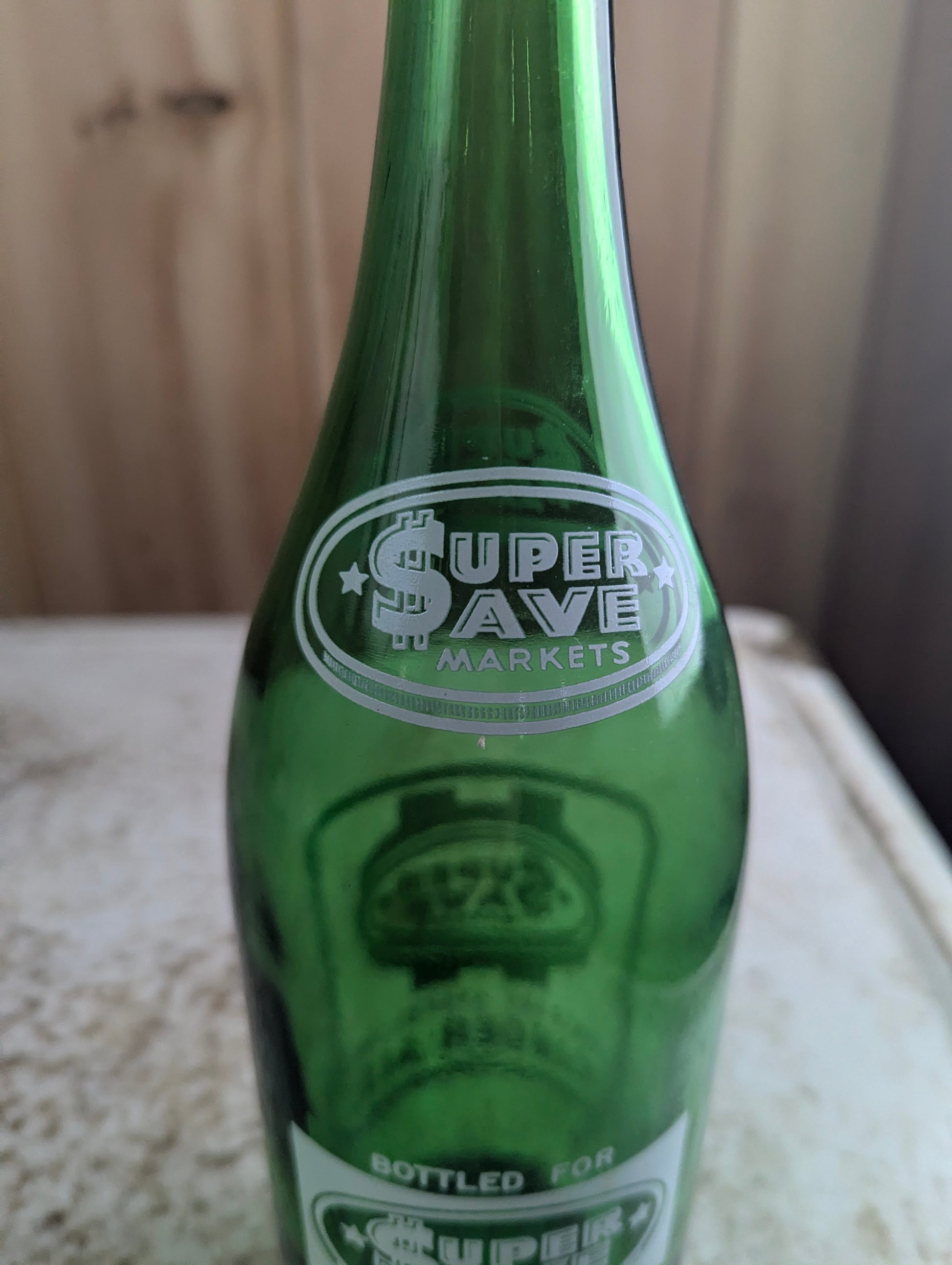 Vintage 30oz Super Save Ginger Ale Western Canada Green Glass ACL Soda Bottle - view 5