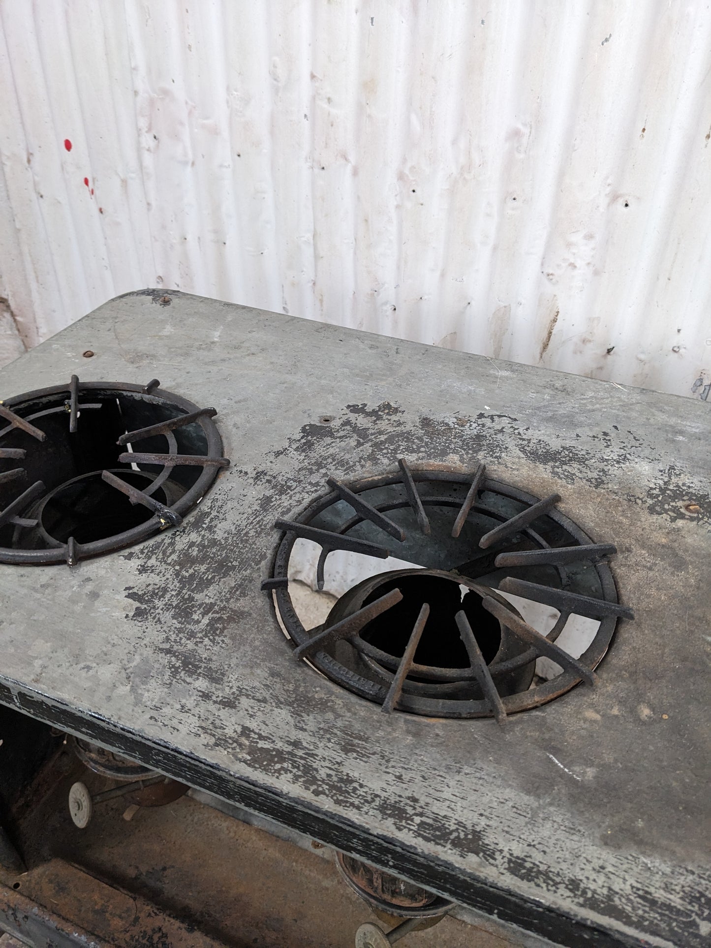 Vintage 4 Burner Kerosene Stove - view 6