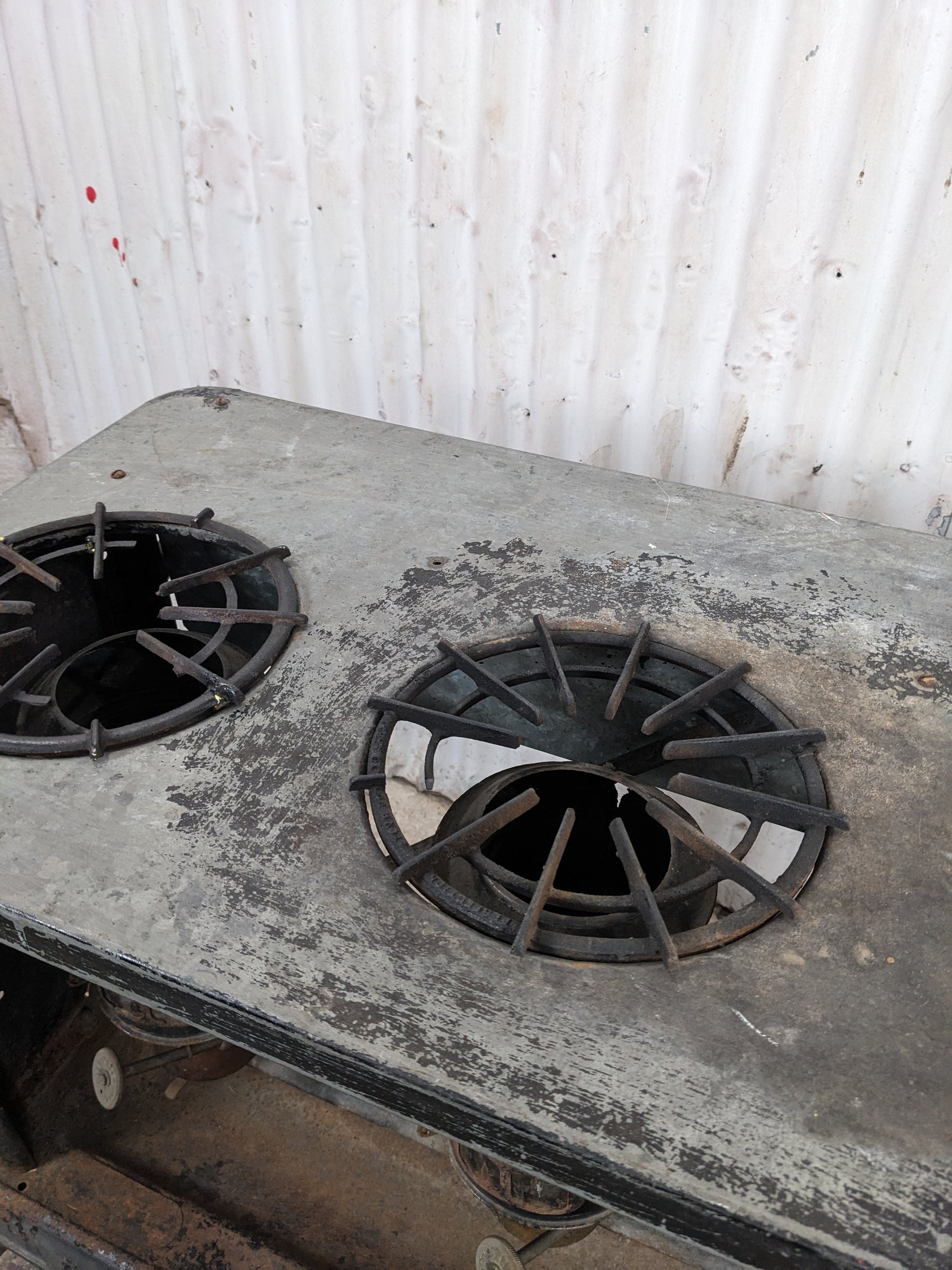 Vintage 4 Burner Kerosene Stove - view 6