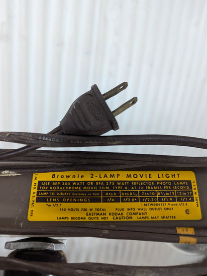 Vintage Brownie 2-Lamp Movie Light - view 4