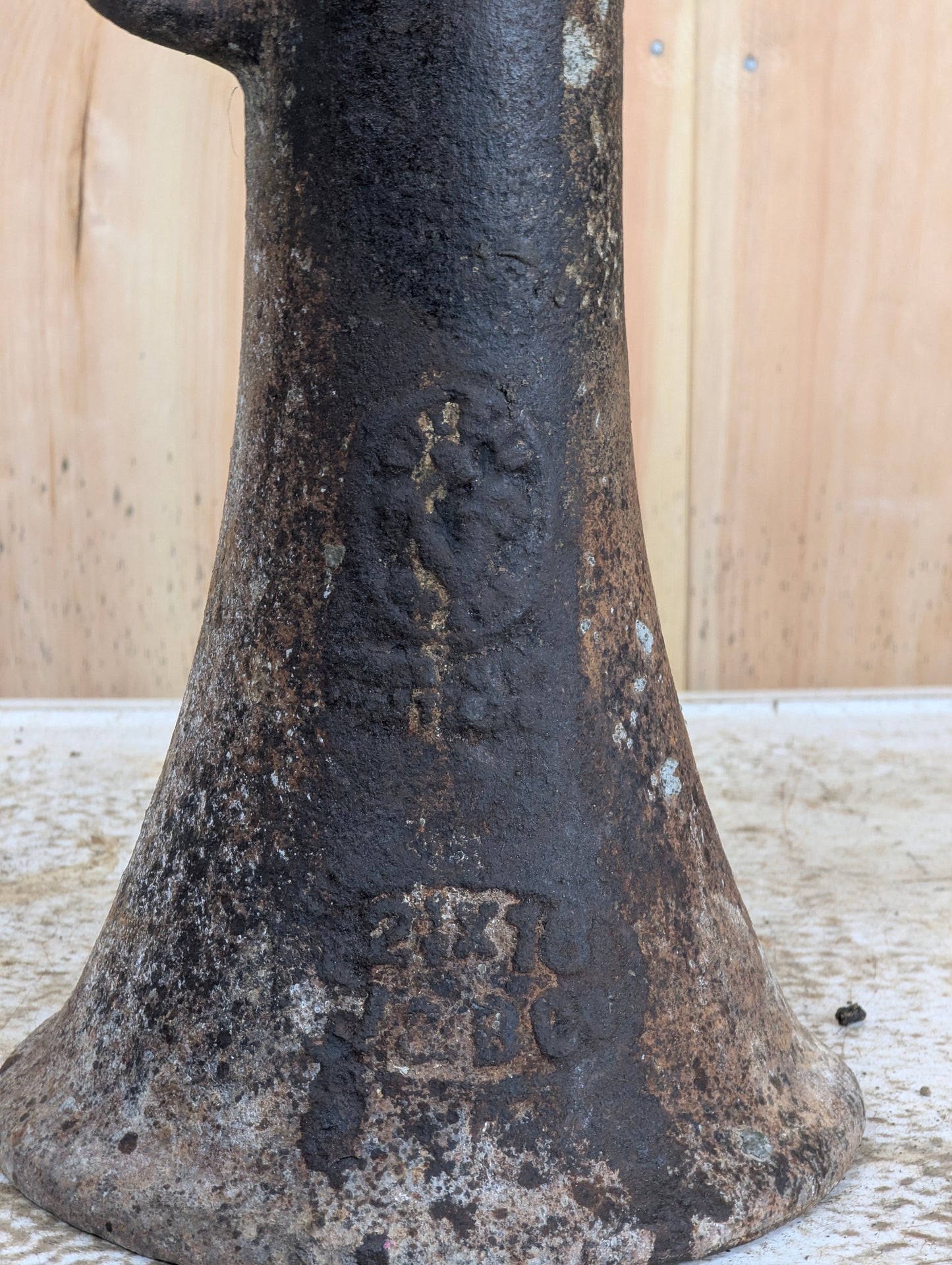 Vintage Cast Iron 2x18 Barn Screw Jack - view 2