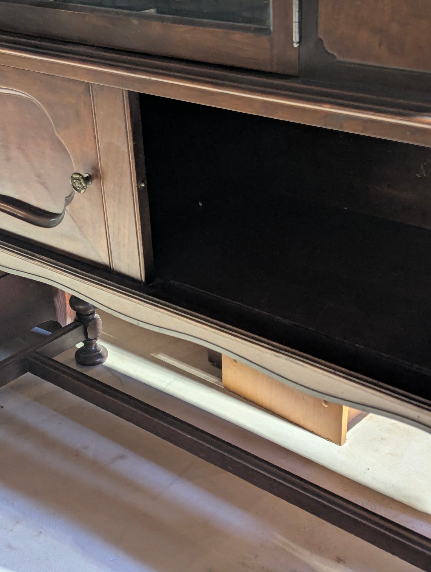 Vintage China Cabinet - view 6