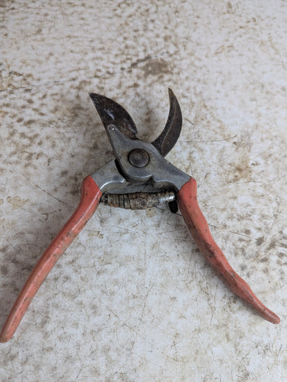 Vintage Gardening Bypass Pruning Shears - view 3