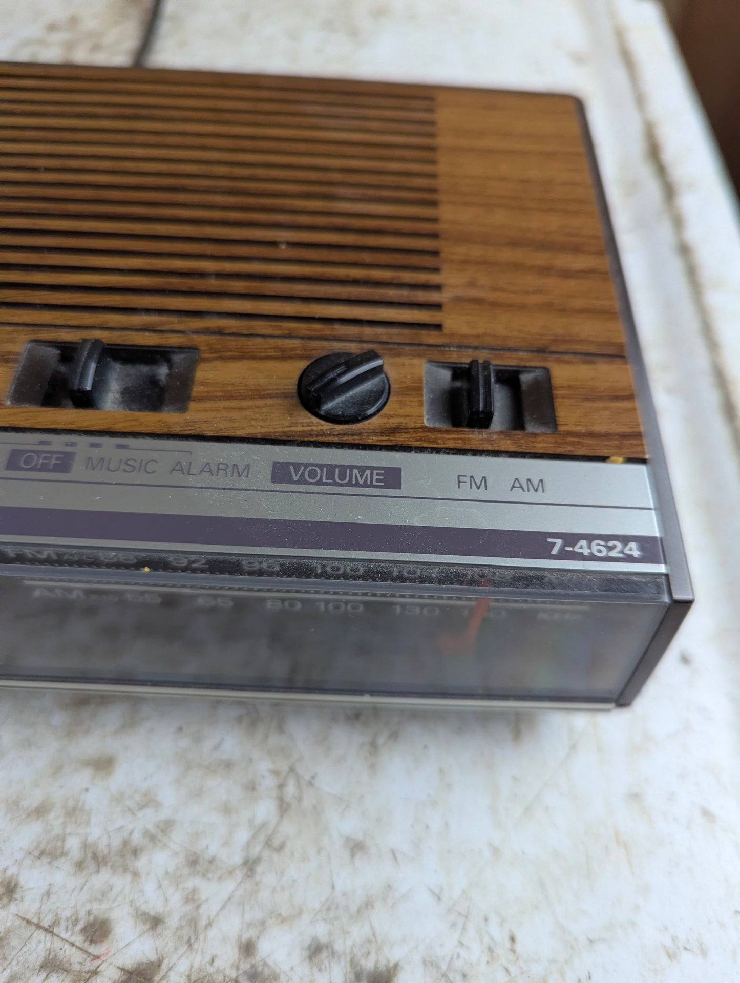 Vintage GE General Electric 7-4624B AM/FM Digital Alarm Clock Radio Woodgrain - view 2