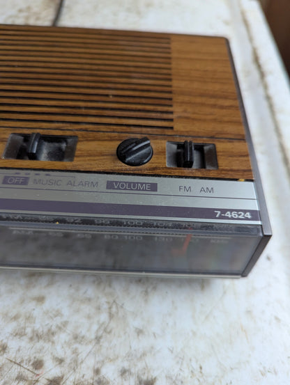 Vintage GE General Electric 7-4624B AM/FM Digital Alarm Clock Radio Woodgrain - view 2