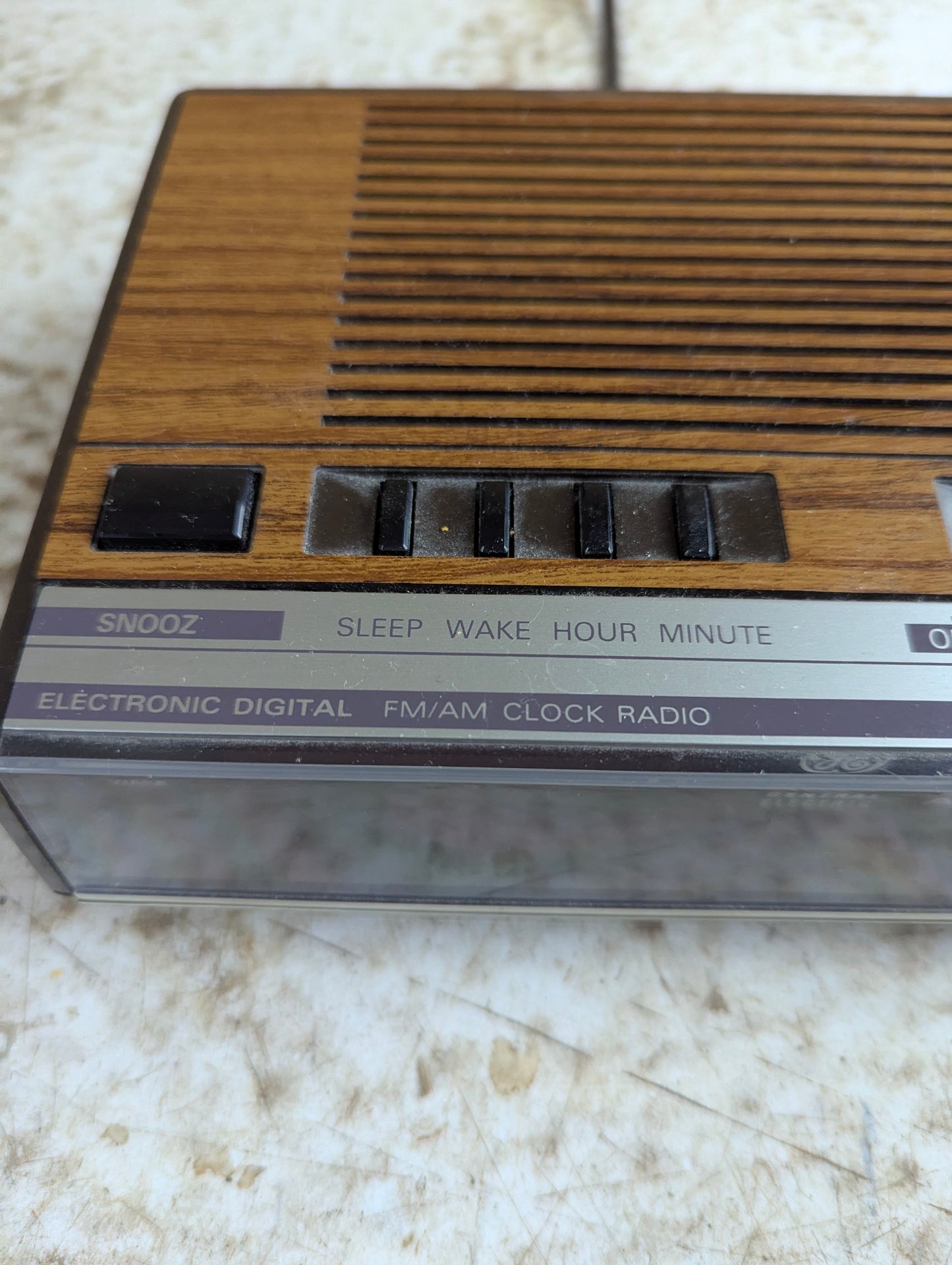 Vintage GE General Electric 7-4624B AM/FM Digital Alarm Clock Radio Woodgrain - view 3