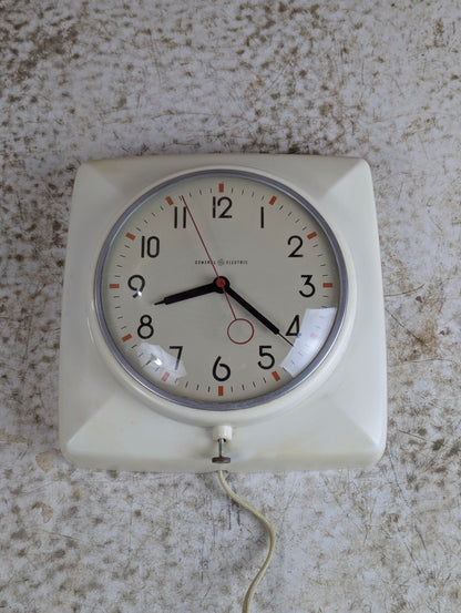 Vintage General Electric 2QR2 Wall Clock