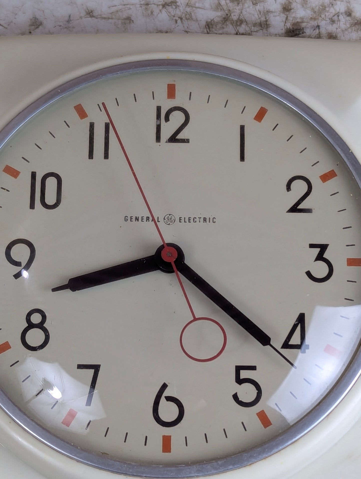 Vintage General Electric 2QR2 Wall Clock - view 2