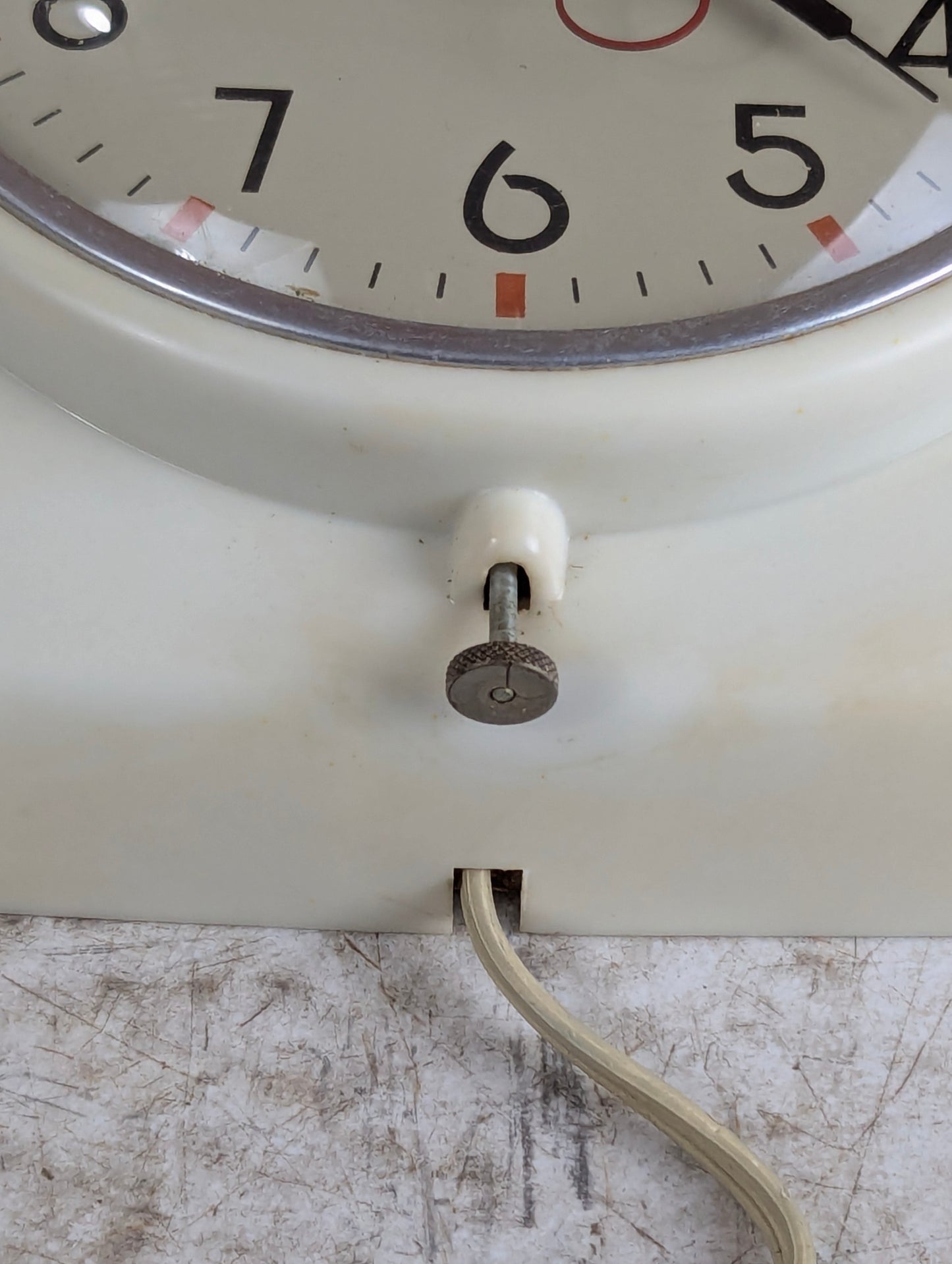 Vintage General Electric 2QR2 Wall Clock - view 3