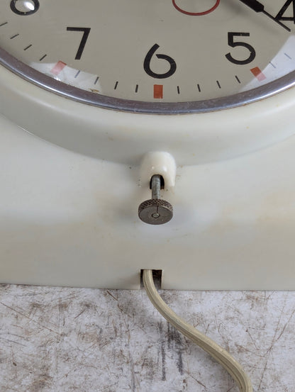 Vintage General Electric 2QR2 Wall Clock - view 3
