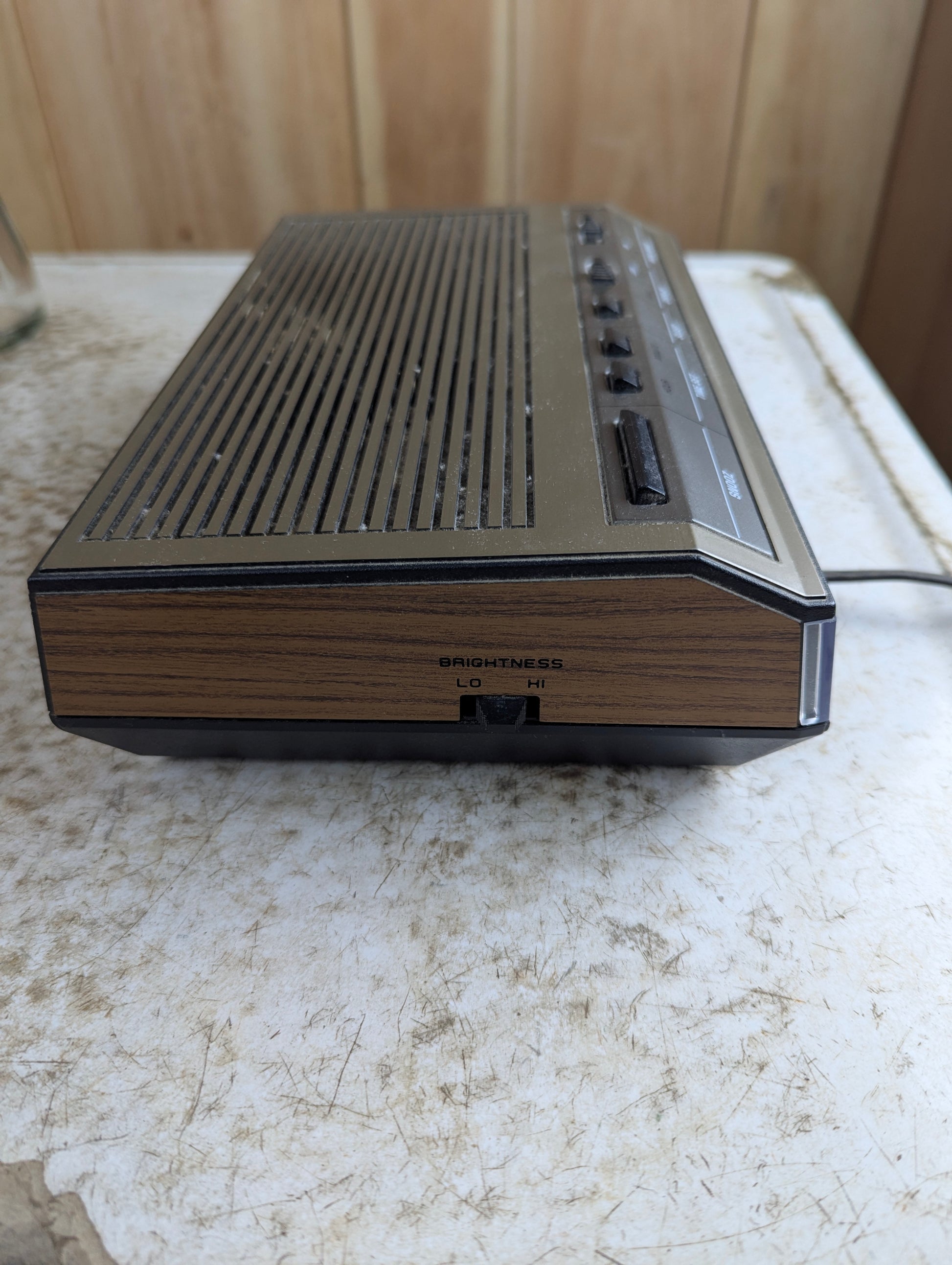 Vintage General Electric Digital Radio Alarm Clock Blue Display Model 7-4642 - view 4