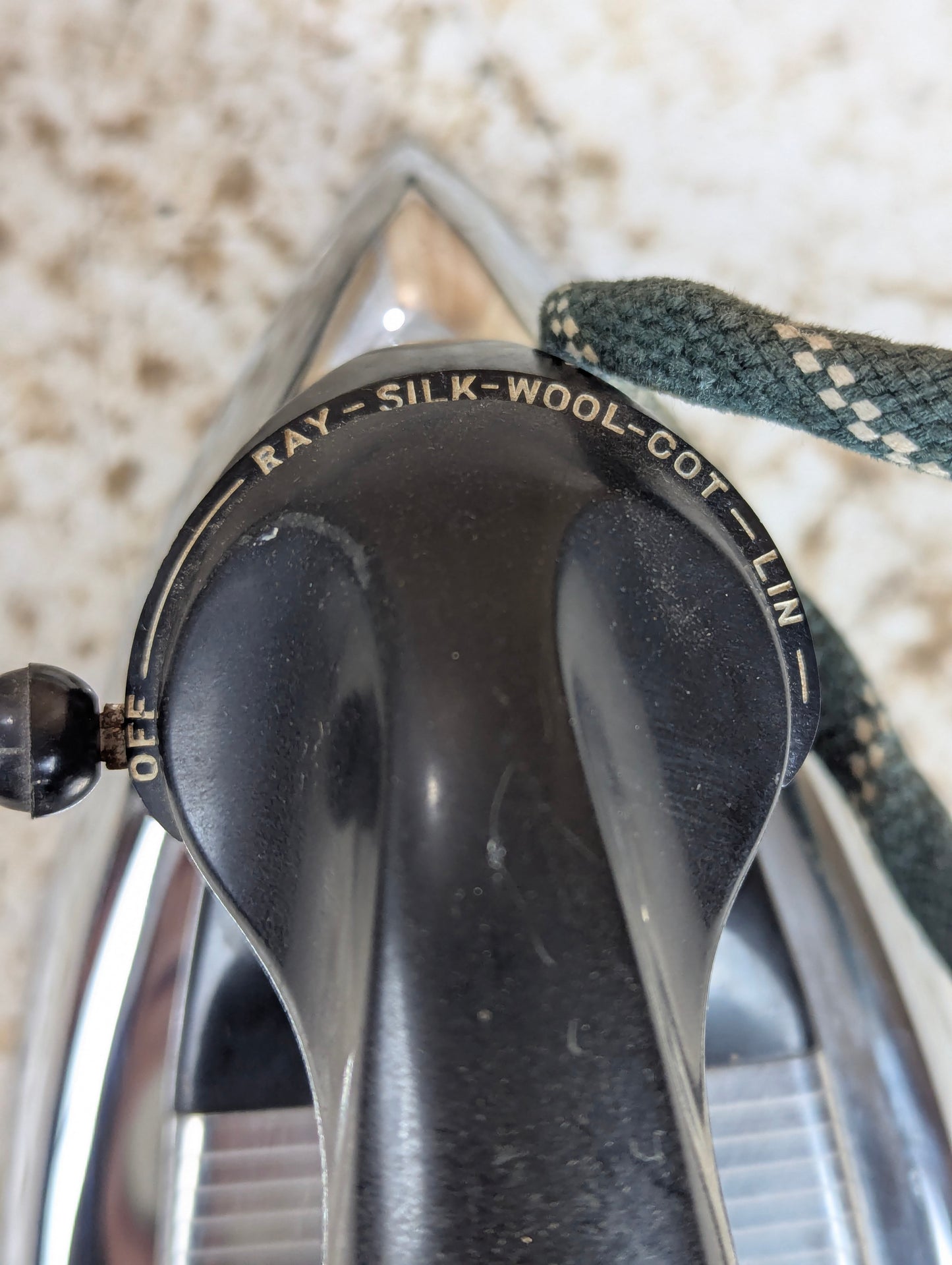 Vintage General Electric F80 Iron - view 3