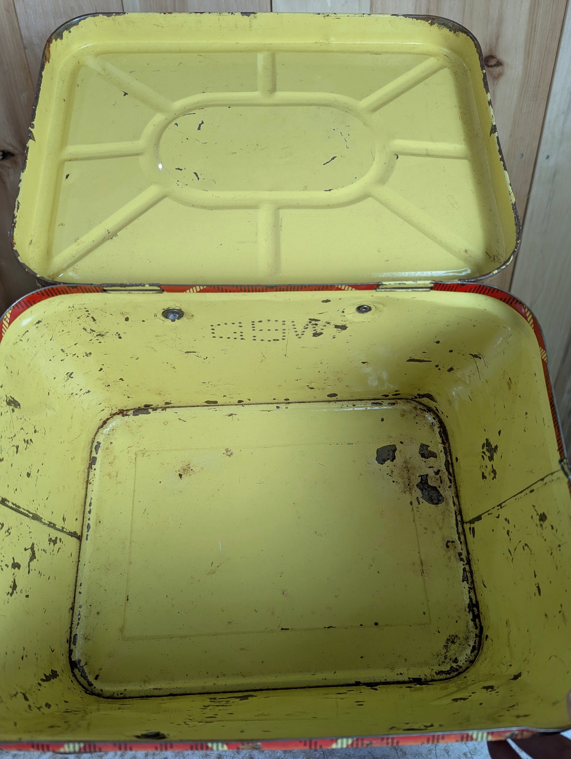 Vintage GSW Tin Picnic Basket - view 2