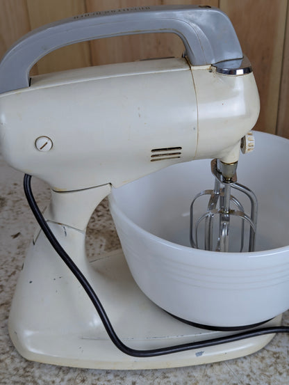 Vintage Hamilton Beach Model H Standard Mixer with Bowl - view 3