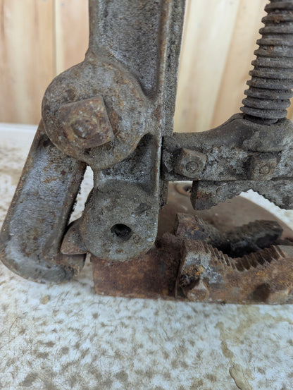 Vintage Hollands Pipe Vise - view 3