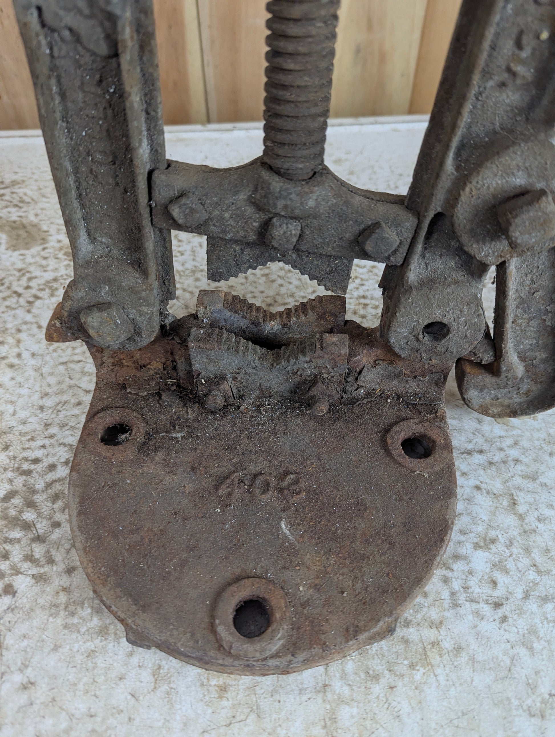 Vintage Hollands Pipe Vise - view 4