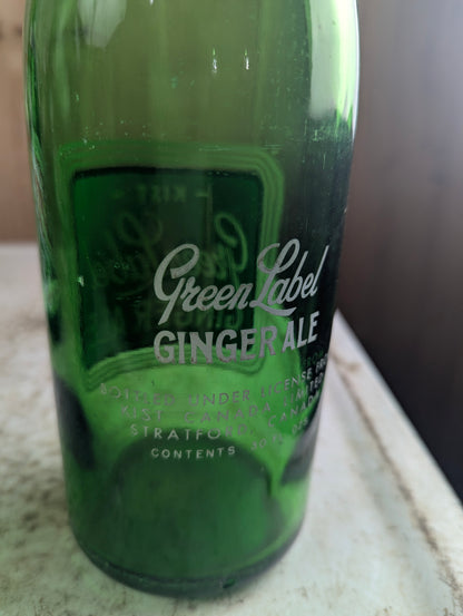 Vintage Kist Green Label Ginger Ale Green Glass ACL Soda Bottle - view 4