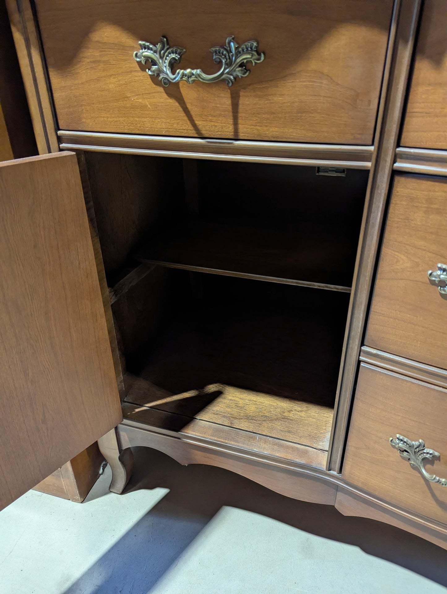 Vintage Knechtel Buffet and Hutch - view 6