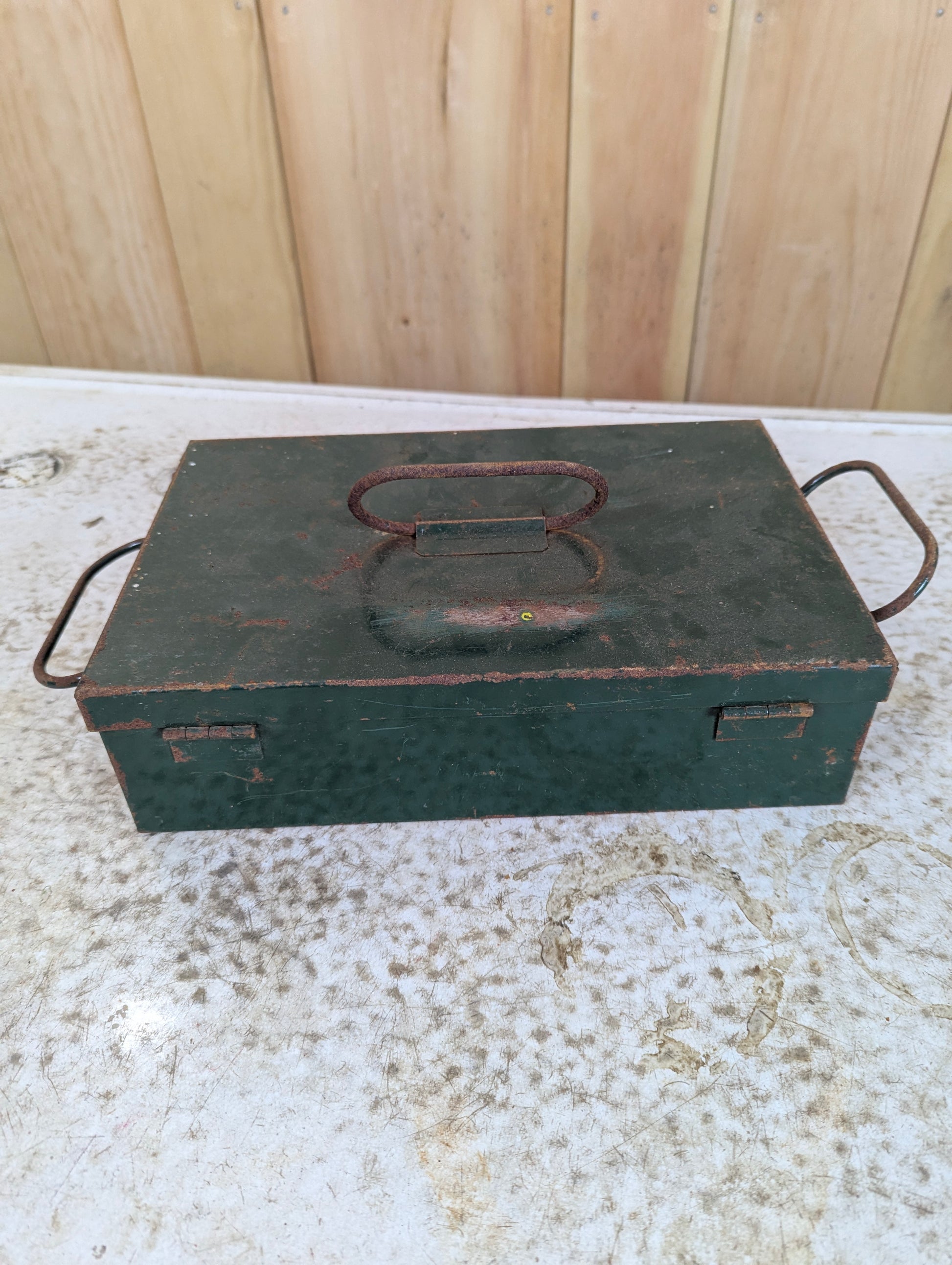 Vintage Metal Box - view 4