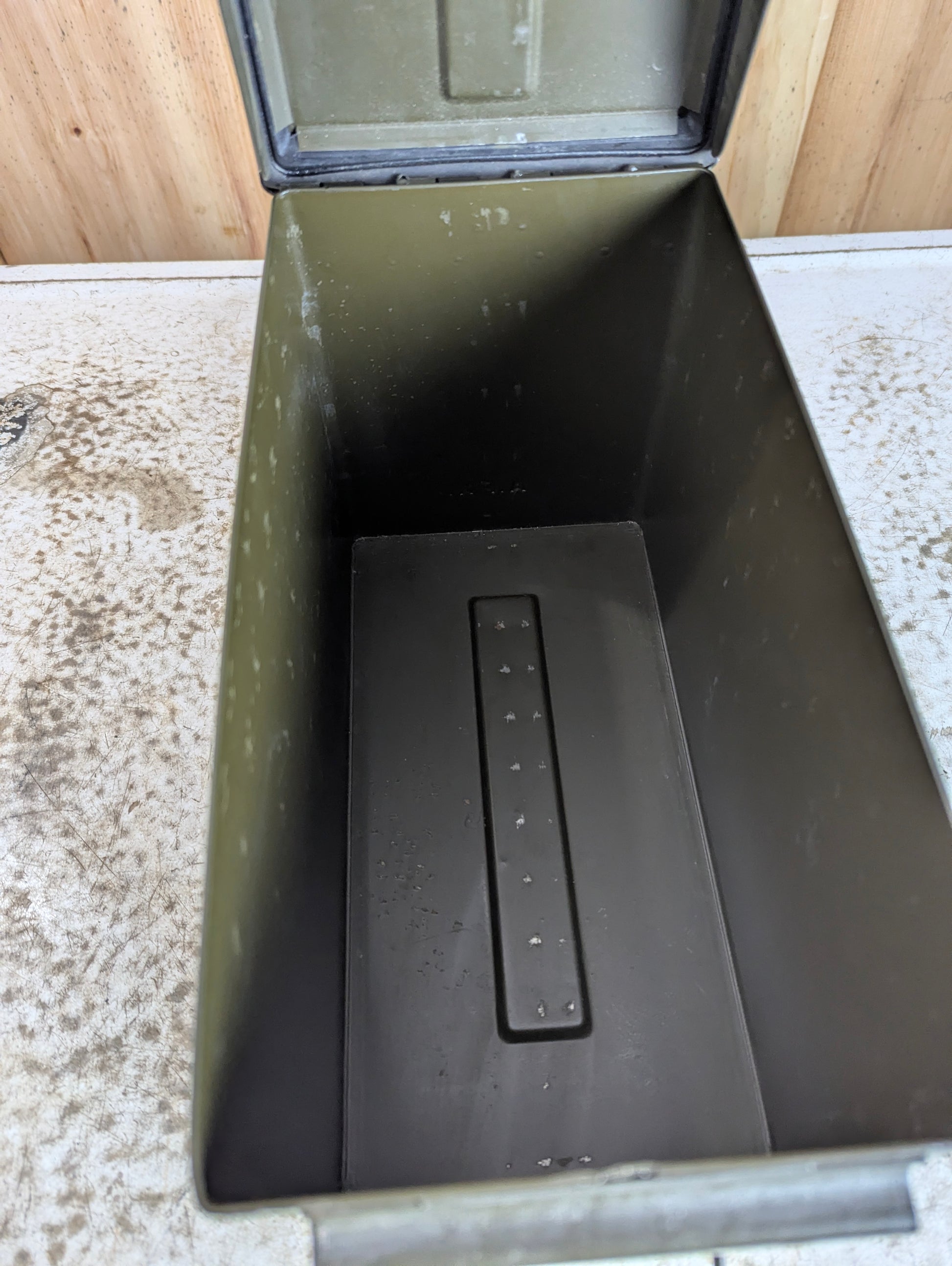 Vintage Metal Cal.50 Lined Ammo Box - view 6