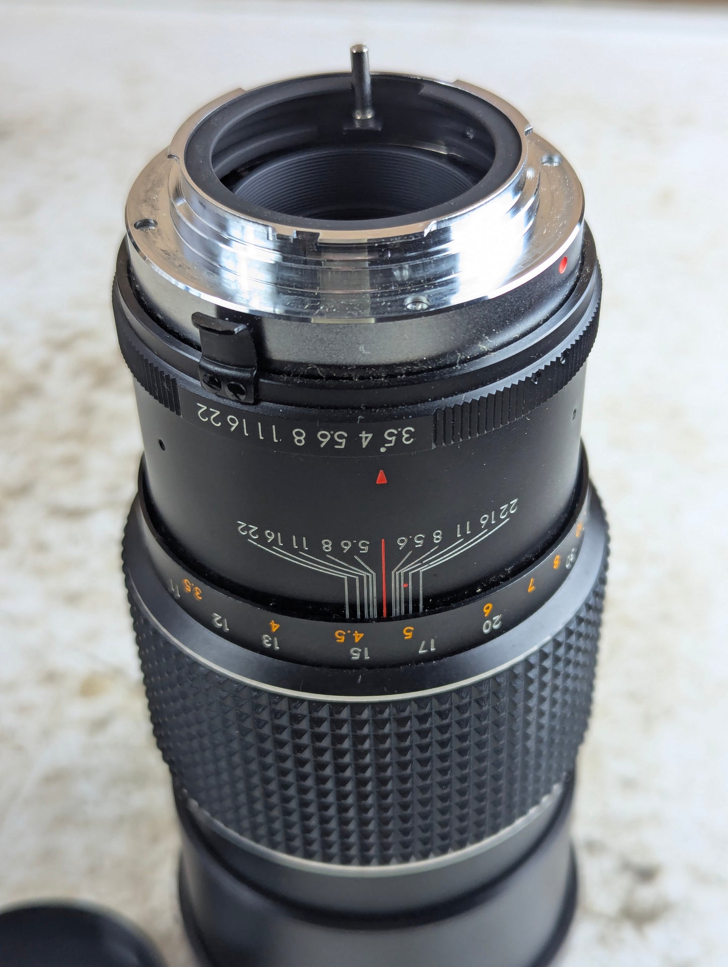 Vintage Miida Automatic 200mm f3.5 Telephoto Lens in Case - view 3