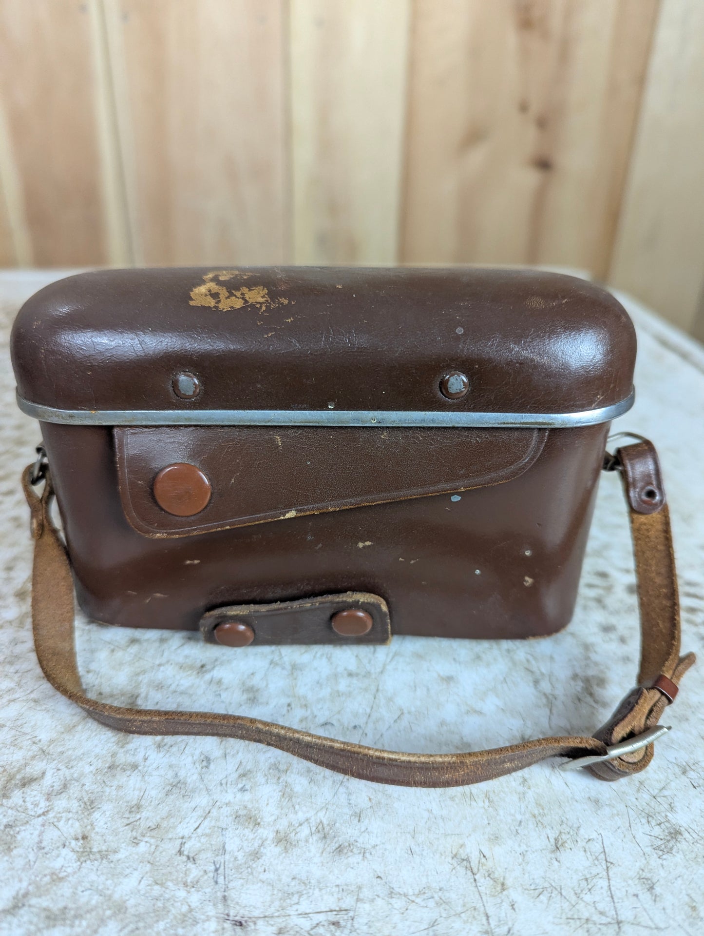 Vintage Novo 35 Range Finder 35 mm Camera with 45 mm F 2.5 Lens in original Case - view 2