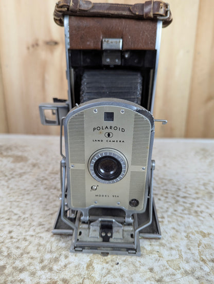 Vintage Novo 35 Range Finder 35 mm Camera with 45 mm F 2.5 Lens in original Case - view 3