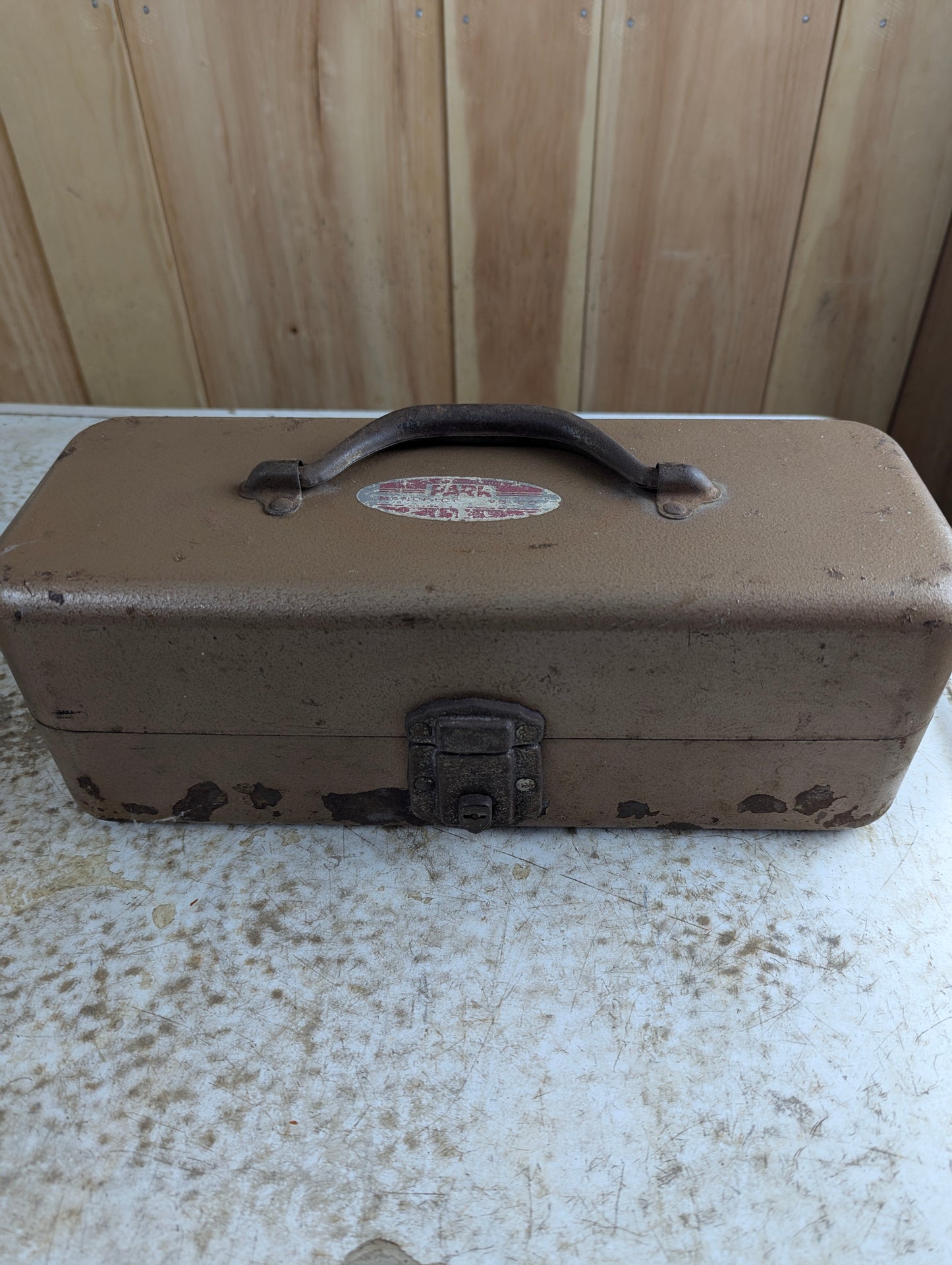 Vintage Park 13.5" x 5" x 5" Metal Tackle Box