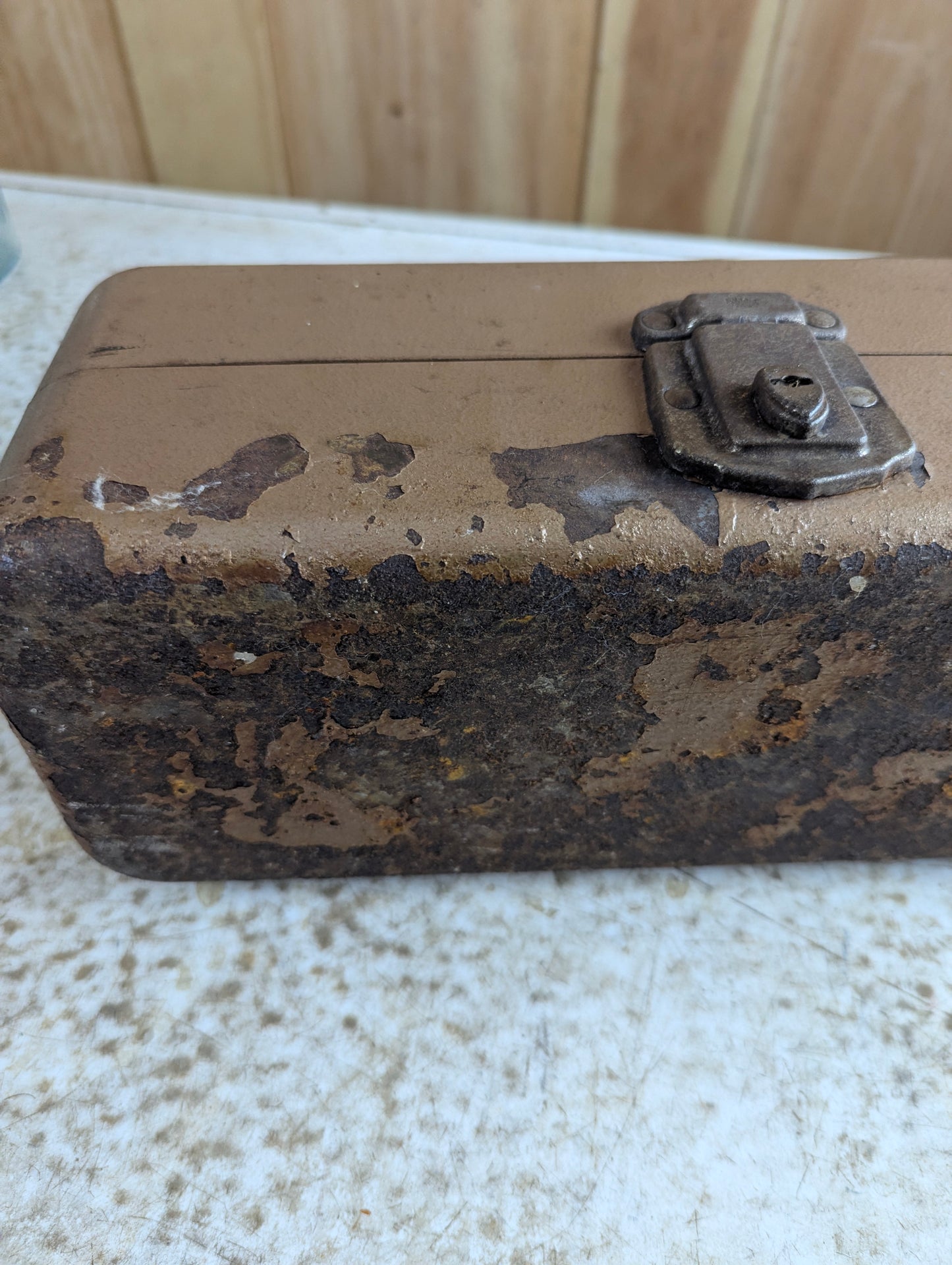 Vintage Park 13.5" x 5" x 5" Metal Tackle Box - view 7
