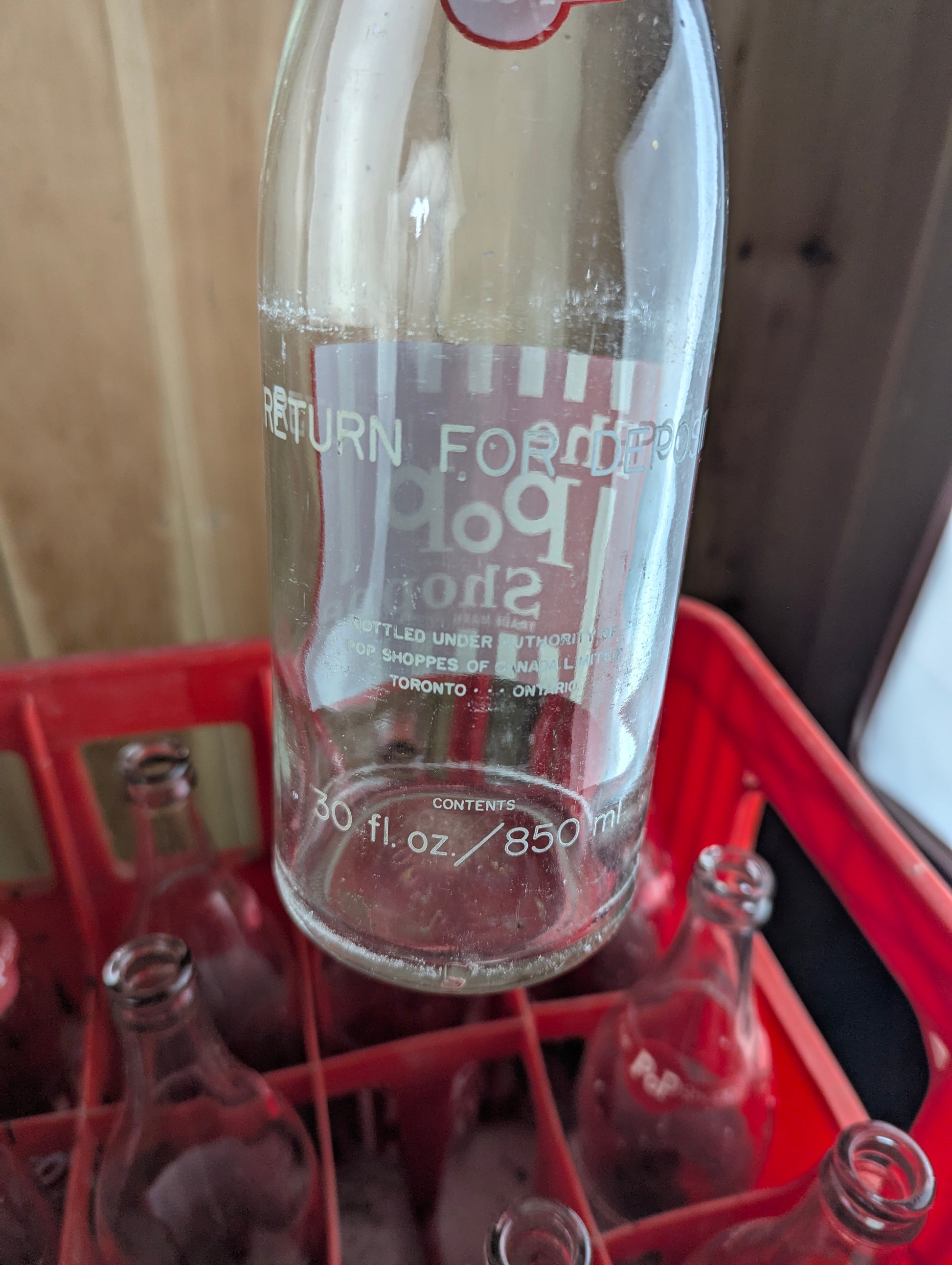 Vintage Pop Shoppe Soda Crate with 12 850mL bottles - view 7