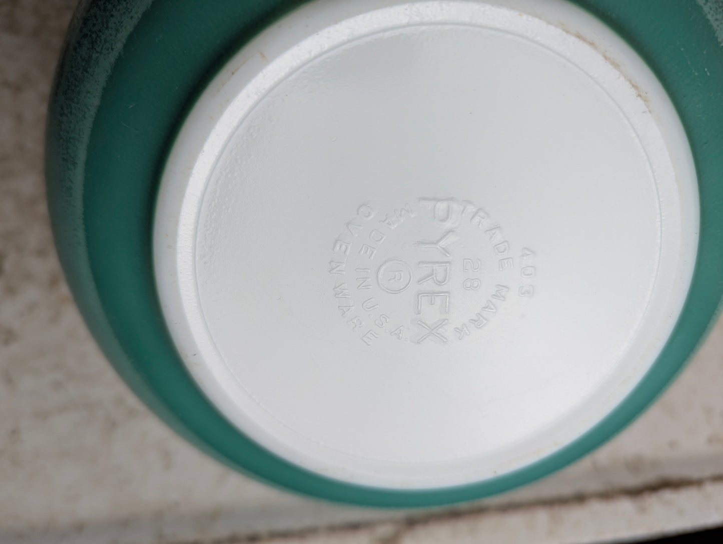 Vintage Primary Green Pyrex #403 2.5 Quart Mixing Bowl - view 3