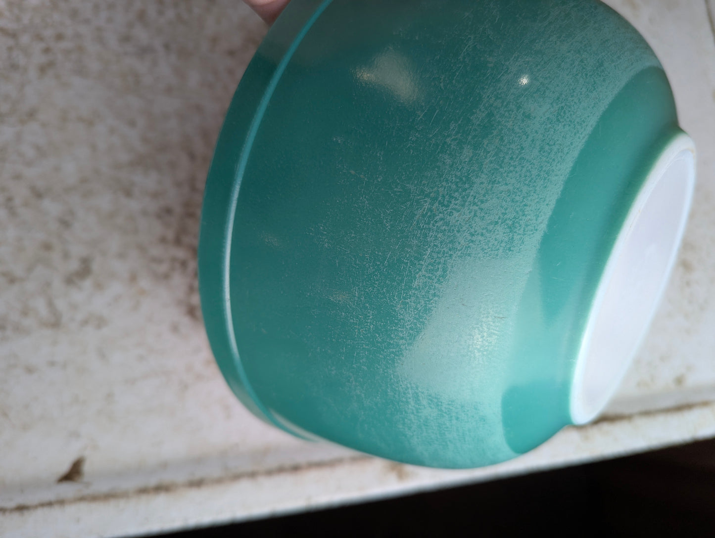 Vintage Primary Green Pyrex #403 2.5 Quart Mixing Bowl - view 4