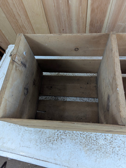Vintage Queen Bee Sunkist Fruit Crate - view 3