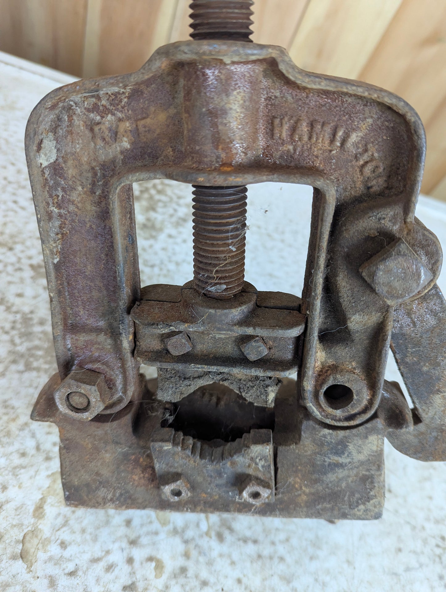 Vintage Rae Pipe Vise - view 3