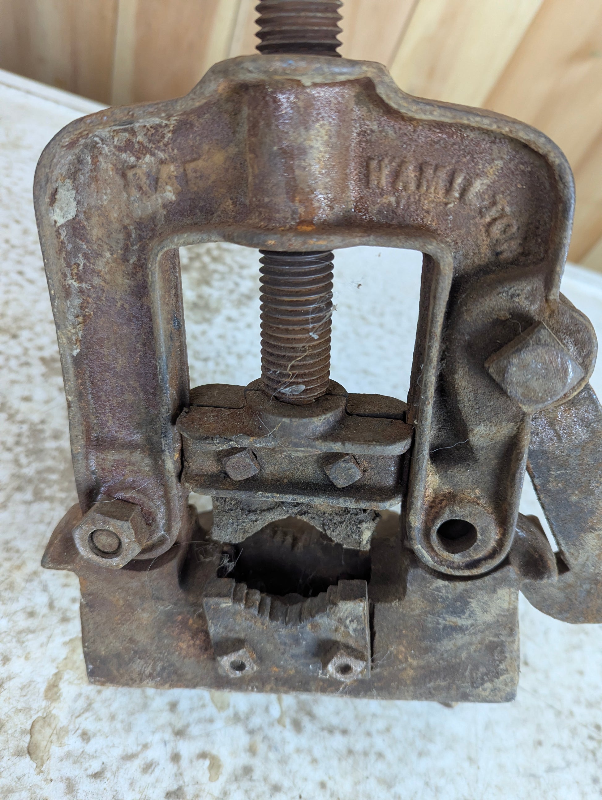 Vintage Rae Pipe Vise - view 3
