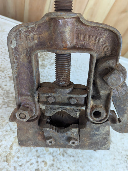 Vintage Rae Pipe Vise - view 3