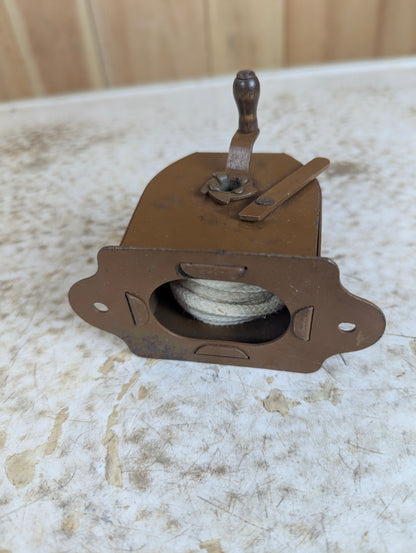 Vintage Rope Clothesline Reel - view 4